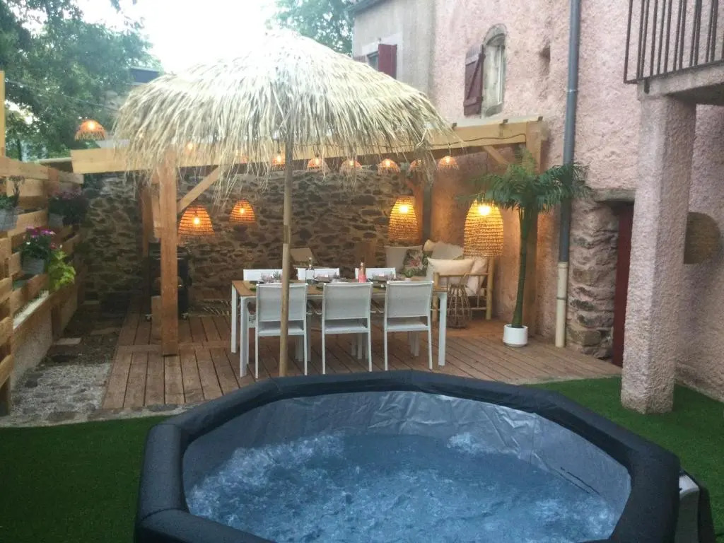 La Boheme. Maison de Village Cosy, Jardin Et Spa.