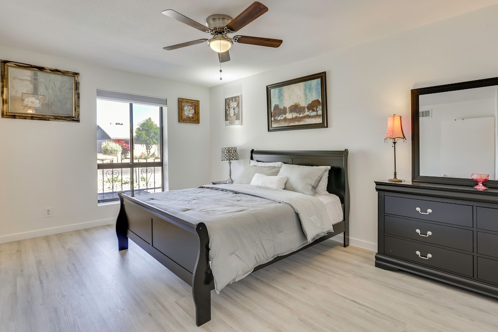 Near Innovation Corridor: Phoenix Home w/ Patio