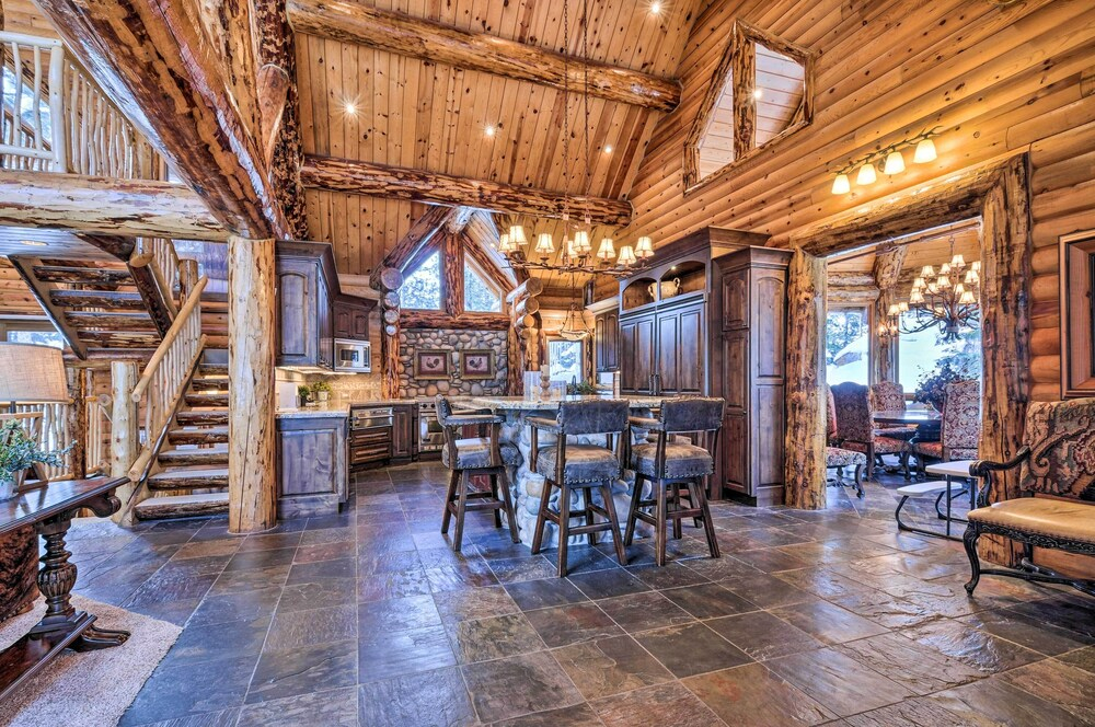 Delightful Duck Creek Village Cabin w/ Deck