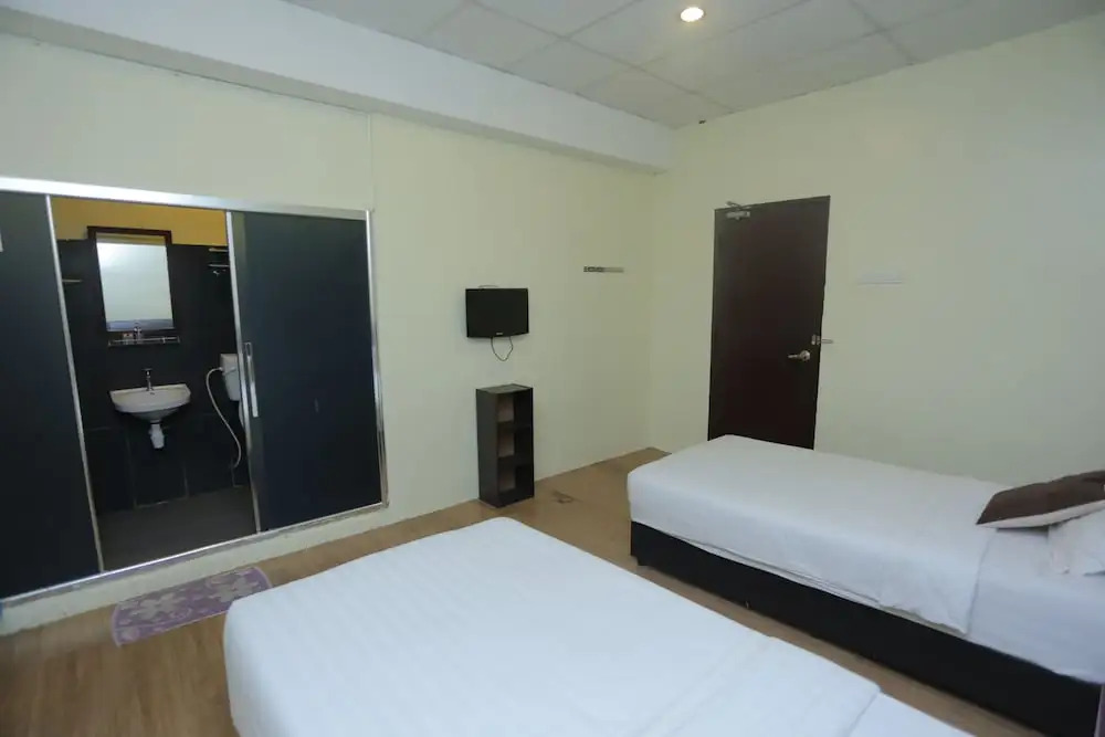 JAM Hotel Kota Warisan Near ERL Salak Tinggi Sepang