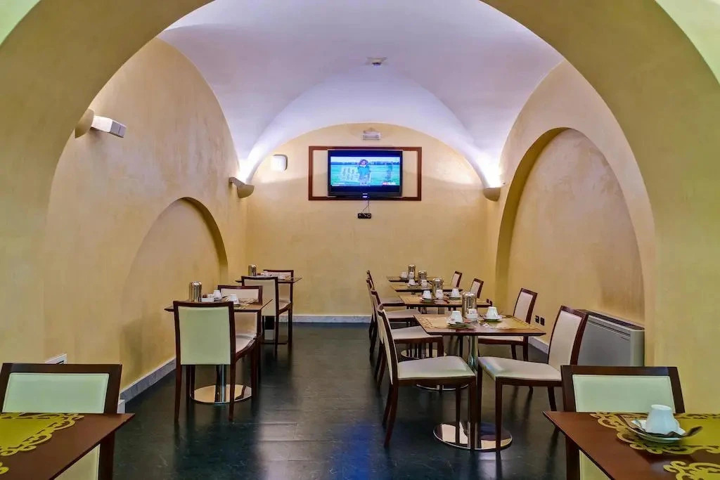 Crosti Hotel