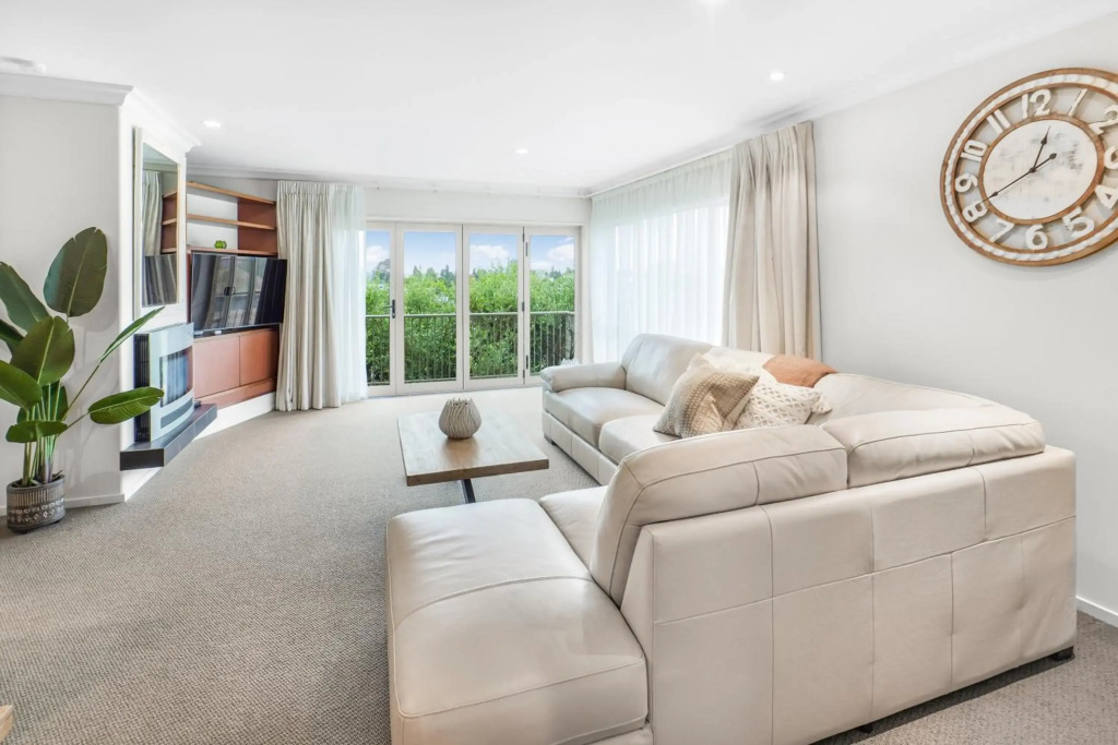 Lake Retreat - Hamilton Holiday Home