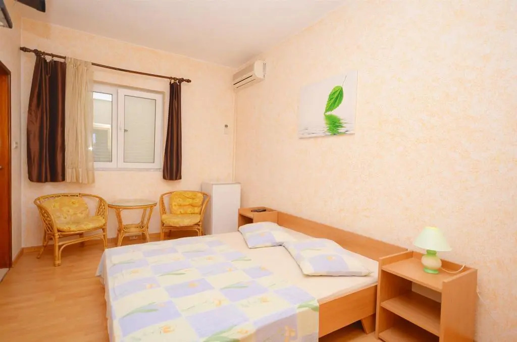 Apartments & Rooms Tony