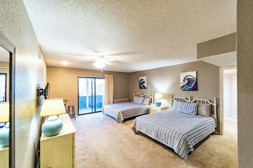 Serenity Now Quiet 4 BDR Next to Margaritaville!