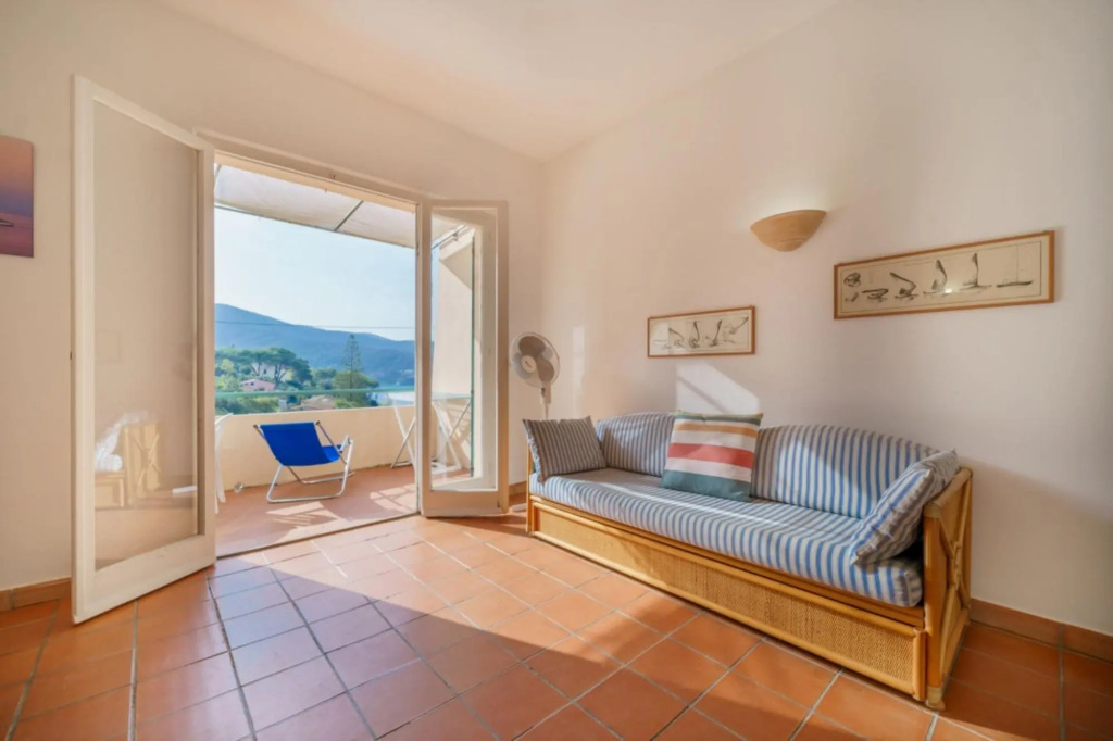 Baia Blu 2 in a small complex of colourful houses that directly overlooks the beach of Forno.-BAIA BLU N°2