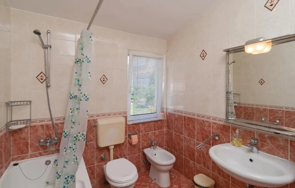 Awesome Home in Kastel Stari With Wifi and 3 Bedrooms