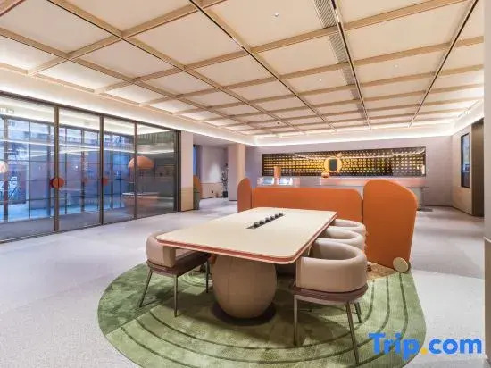 Orange Hotel (Shanghai Luoyang Road Outer Ring Road Subway Station)