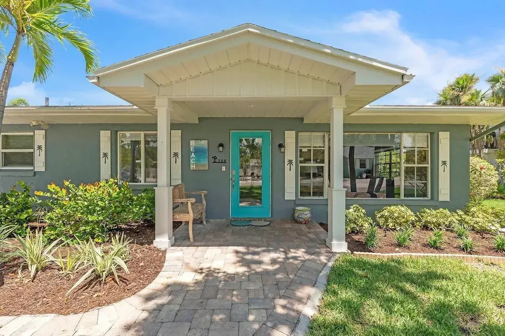 Beached Inn 3 Bedroom Home by RedAwning