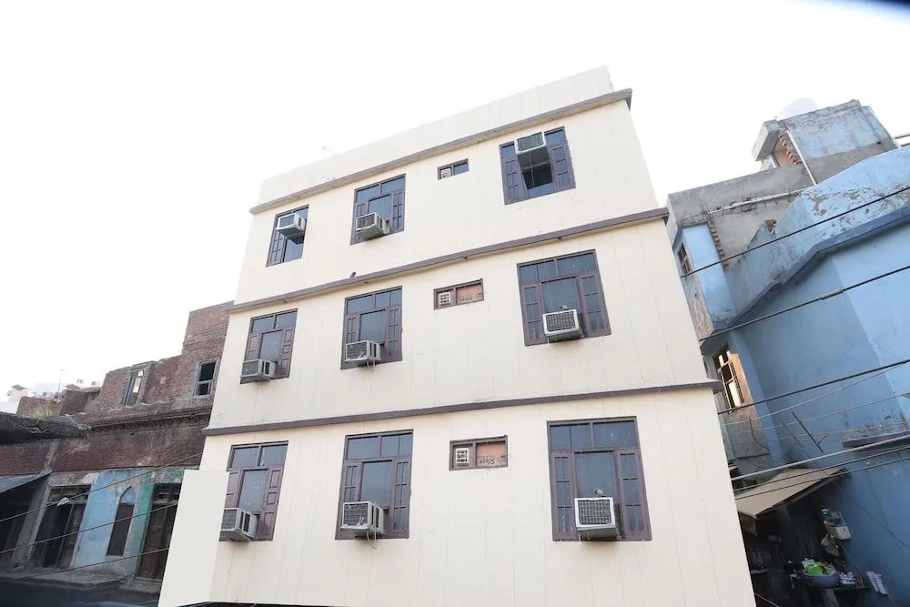 OYO 24333 Hotel Sartaj Inn