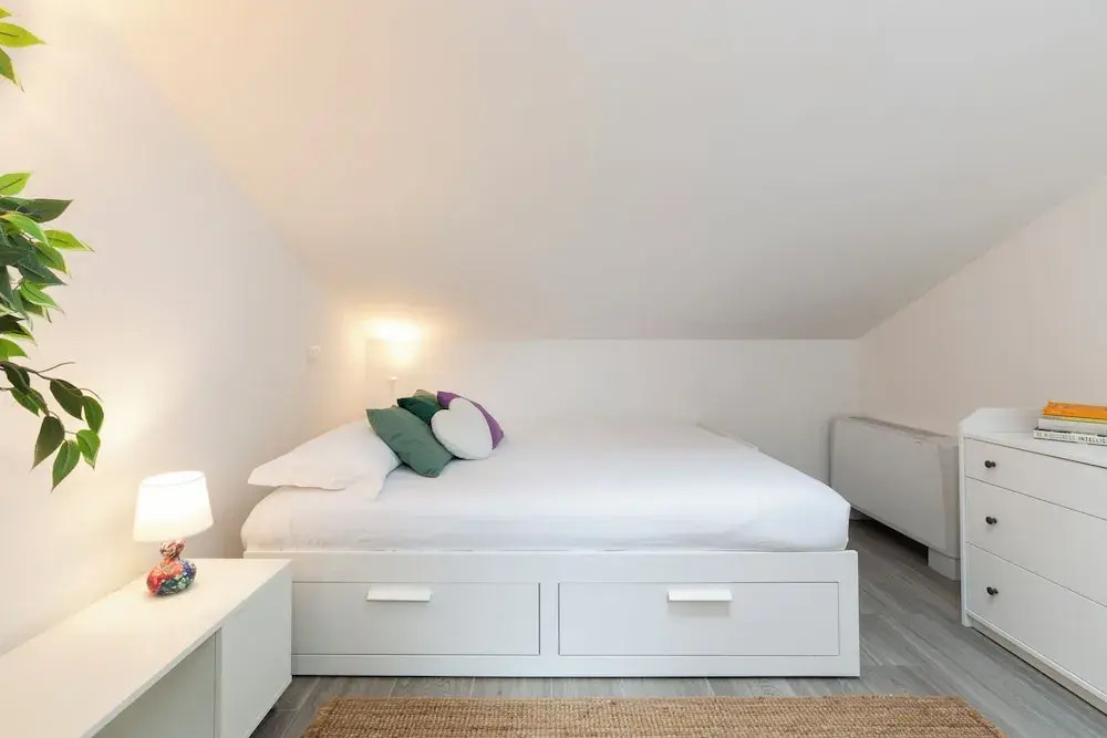 notaMi - Bright Attic M4 - 2 Bedrooms