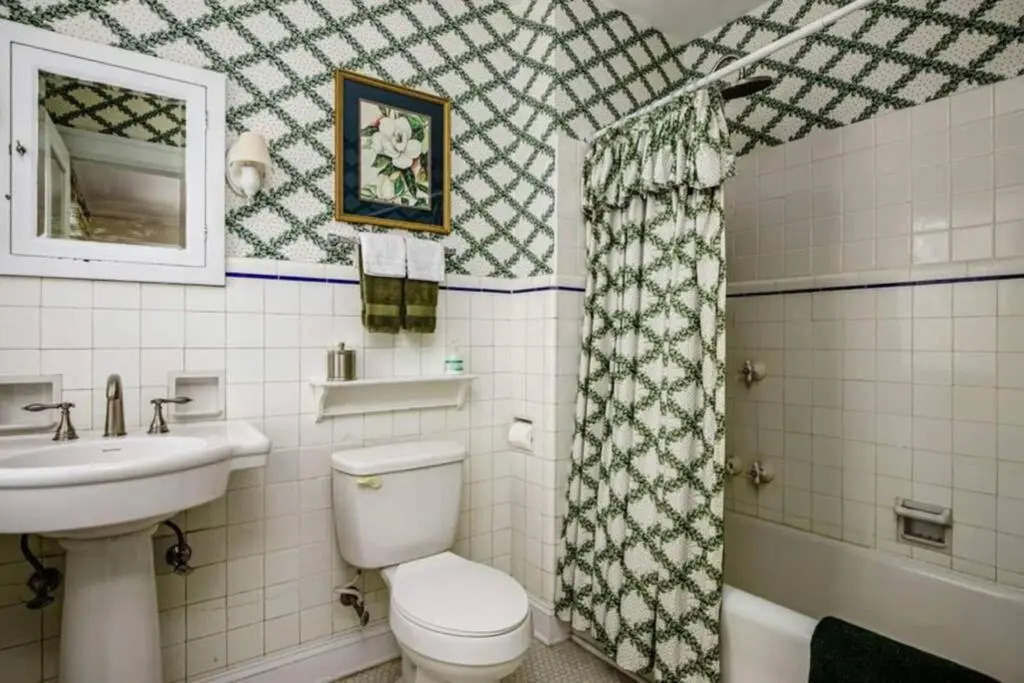 Knollwood House Bed & Breakfast