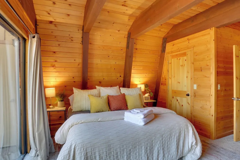 Westwood Lakefront Cabin w/ Hot Tub & Boat Dock!