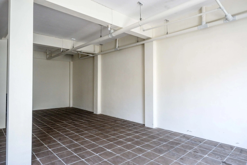 RedDoorz Plus near Pasar Gede Solo