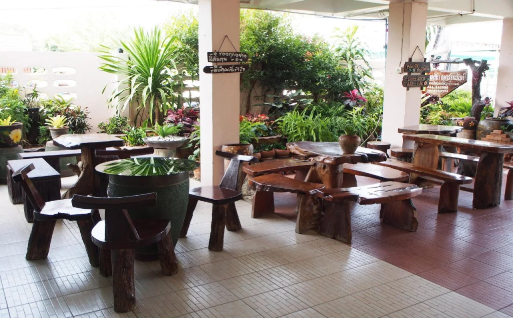 Ponlaan Apartment