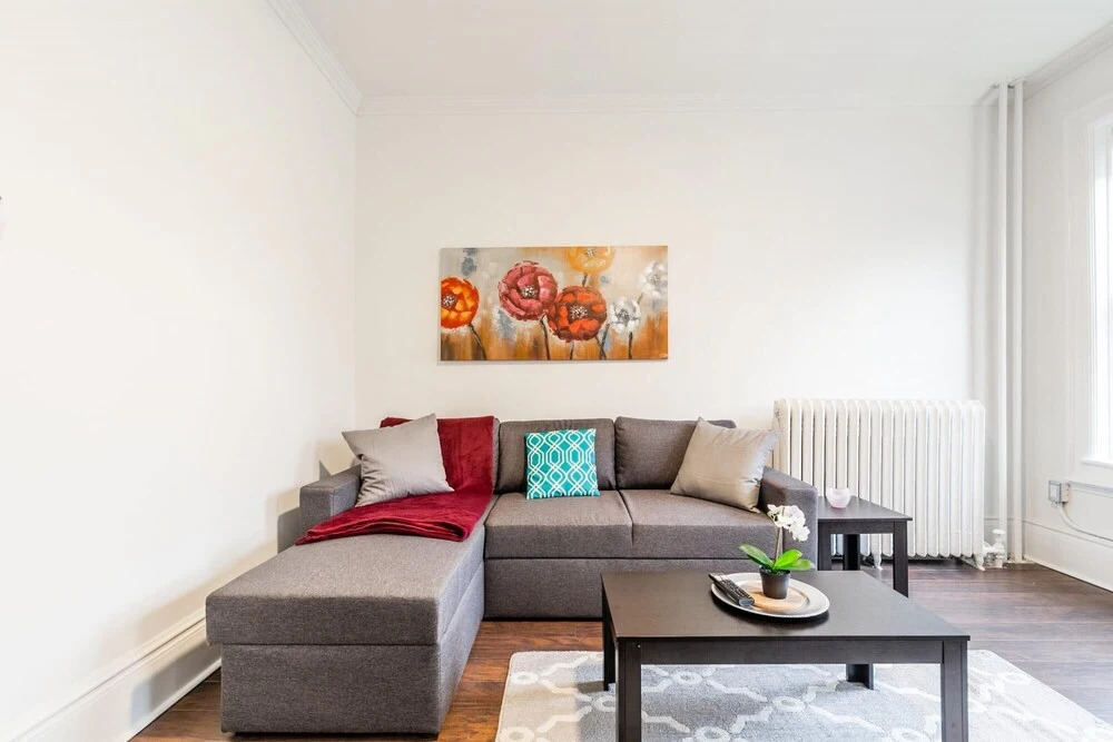 Cozy 2-storey 2BR Apt - Near Parks and King St