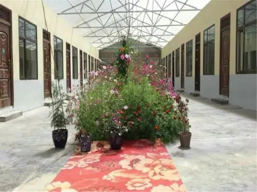 Qilian Yiqing Inn