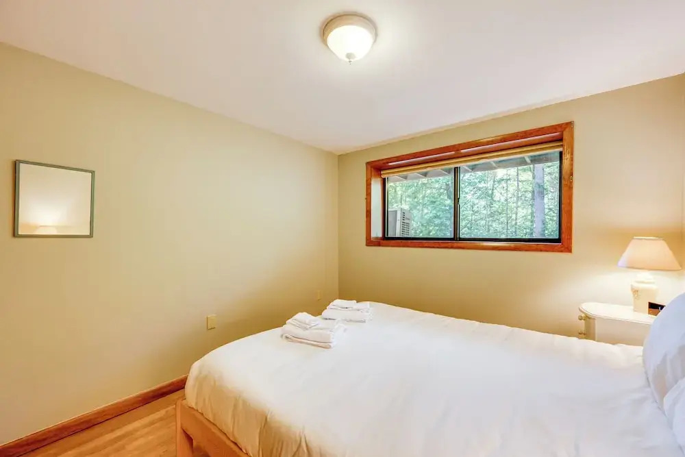 Near Skiing & Hiking! North Conway Gem w/ Balcony