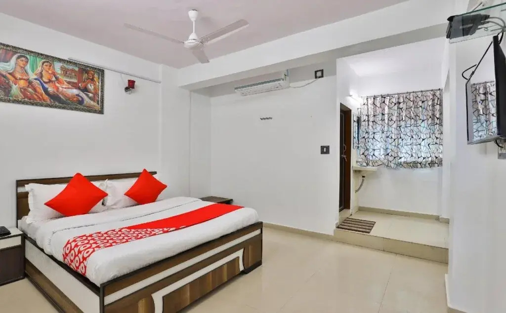Hotel Day Night Stay By OYO Rooms