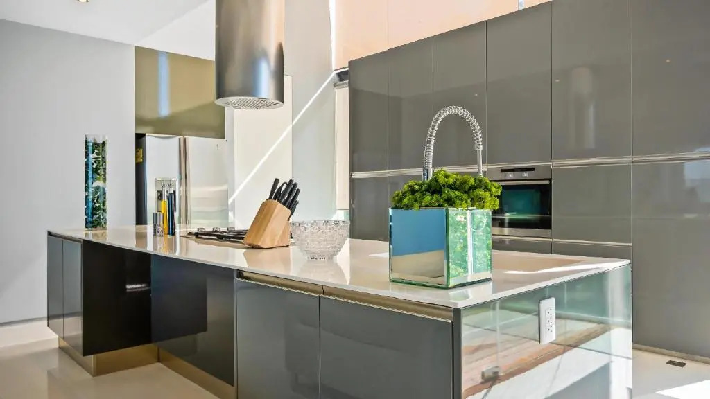 Avalon - 901 Luxurious & Best View 3 BR Amapas
