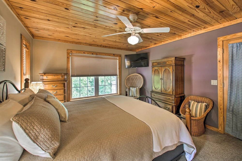 Kayaks & Boat Dock: Lakeside Hot Springs Retreat