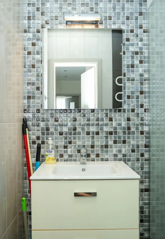 FM Luxury 2-BDR Apartment - Bright & Modern