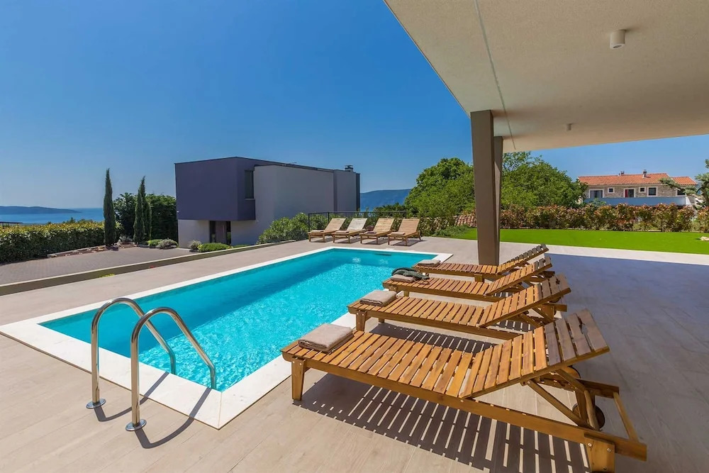 Villa VISTA with private pool and sauna