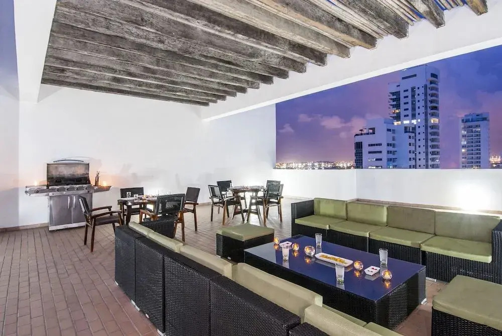 Travelers Orange Cartagena