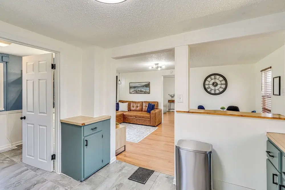 Jefferson City Bungalow: Hot Tub & Patio!