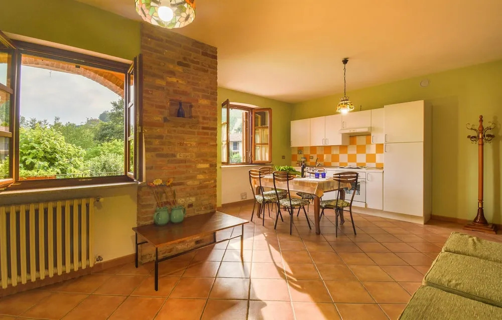Beautiful Apartment in Monforte D'alba With 1 Bedrooms