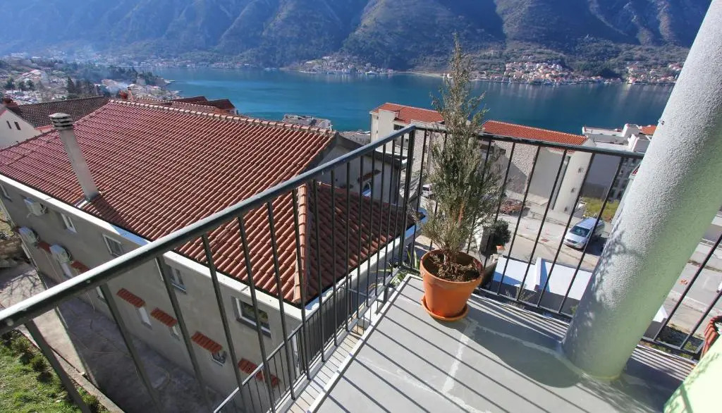 Alkima 1 BR apartment with a sea view