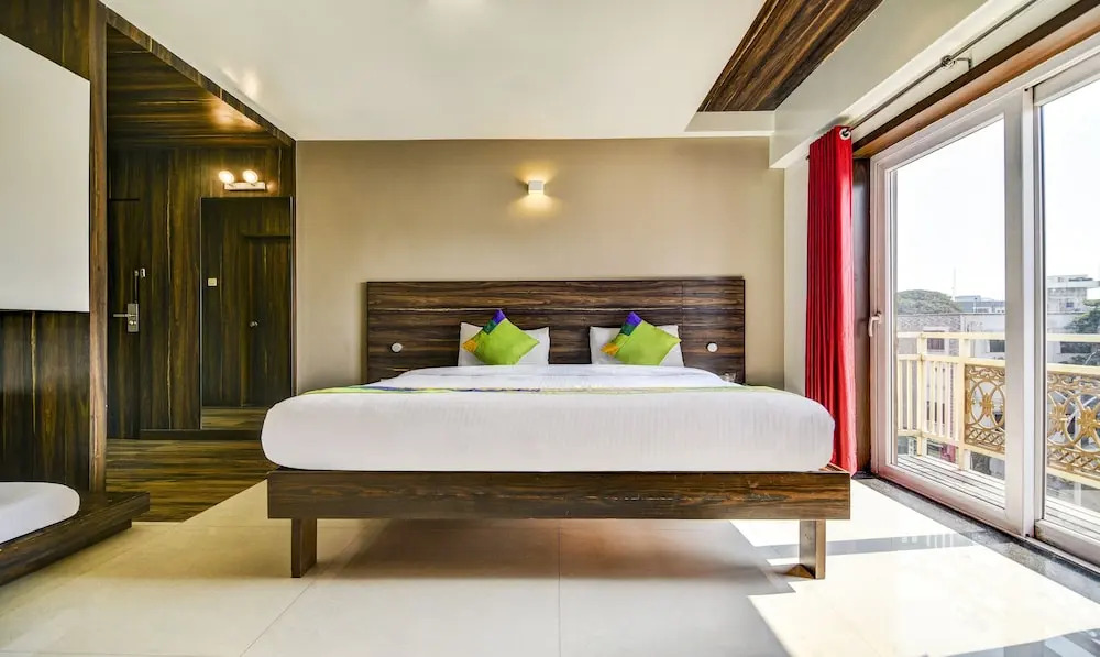 Hotel Sri Sai Suites