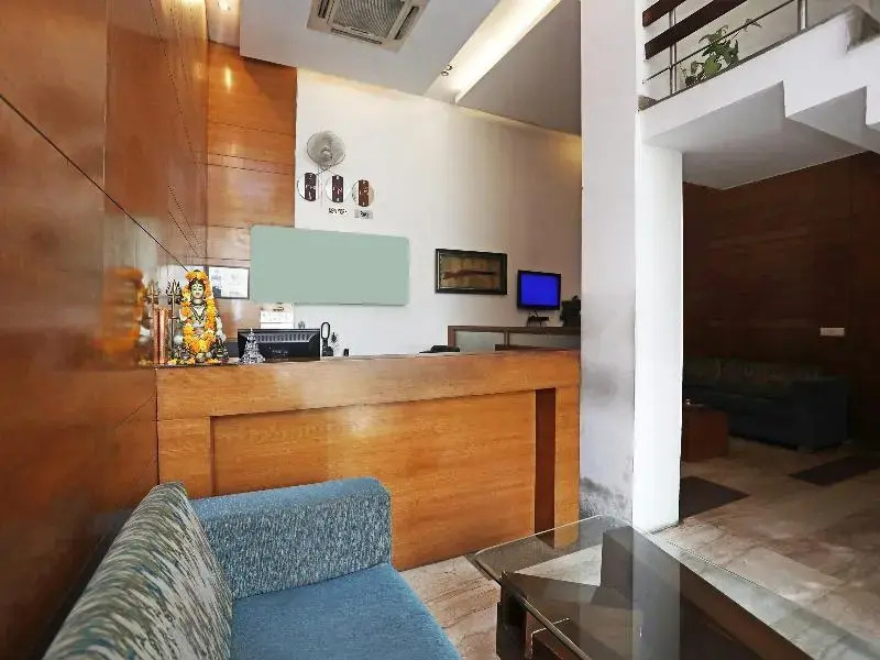 OYO 4258 Hari's Court Inns & Hotels