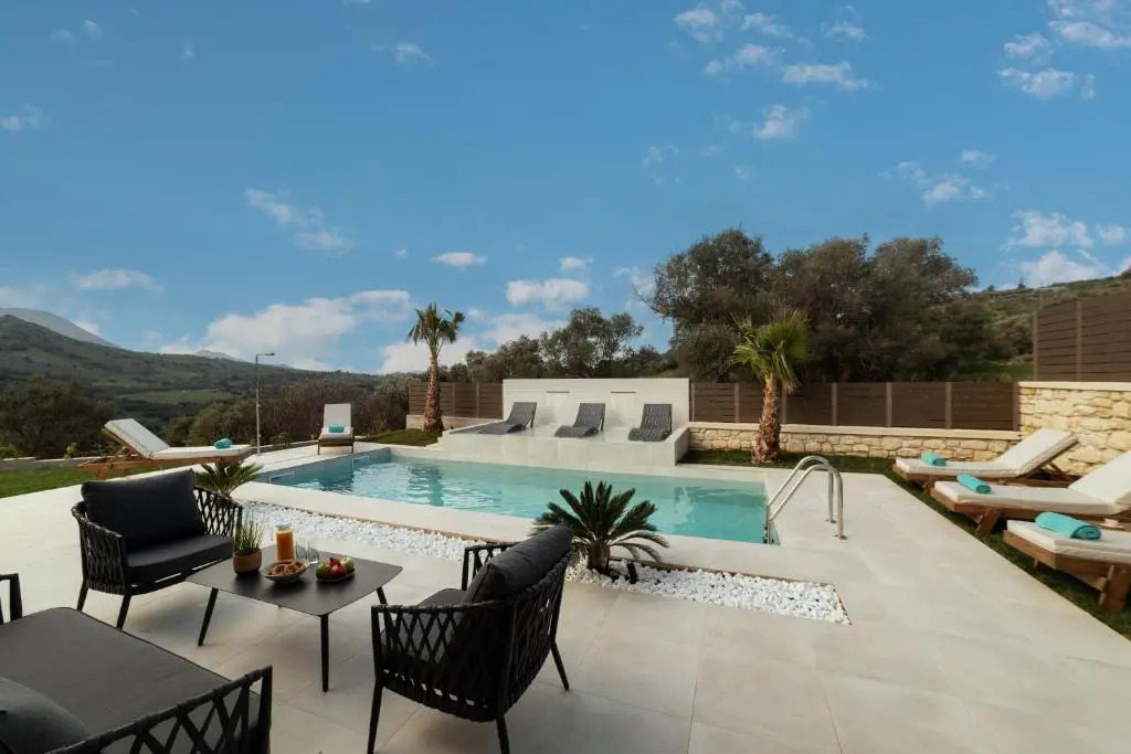 Villa Silentium Olia by PosarelliVillas
