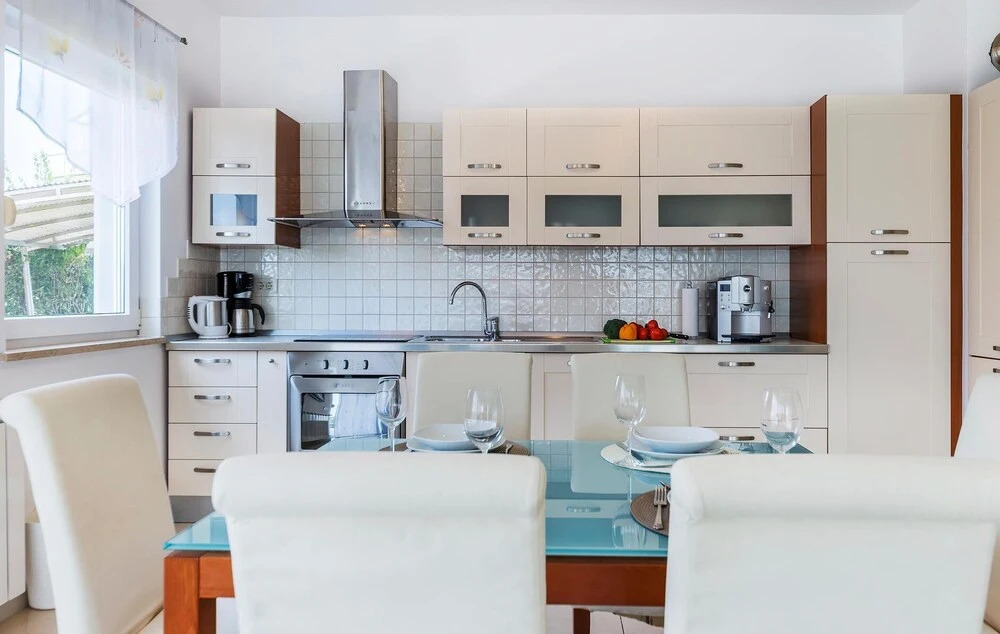 Amazing Apartment in Banjole With Outdoor Swimming Pool, Wifi and 2 Bedrooms