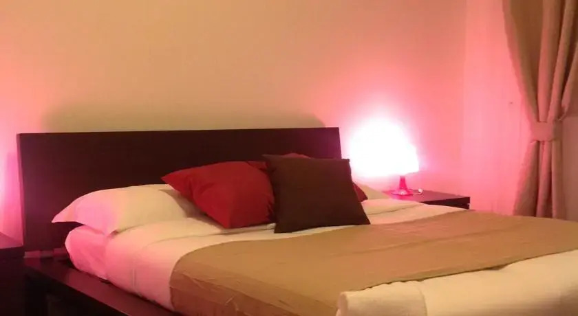 ReRent Rooms - 36 TRIONFALE GUESTHOUSE