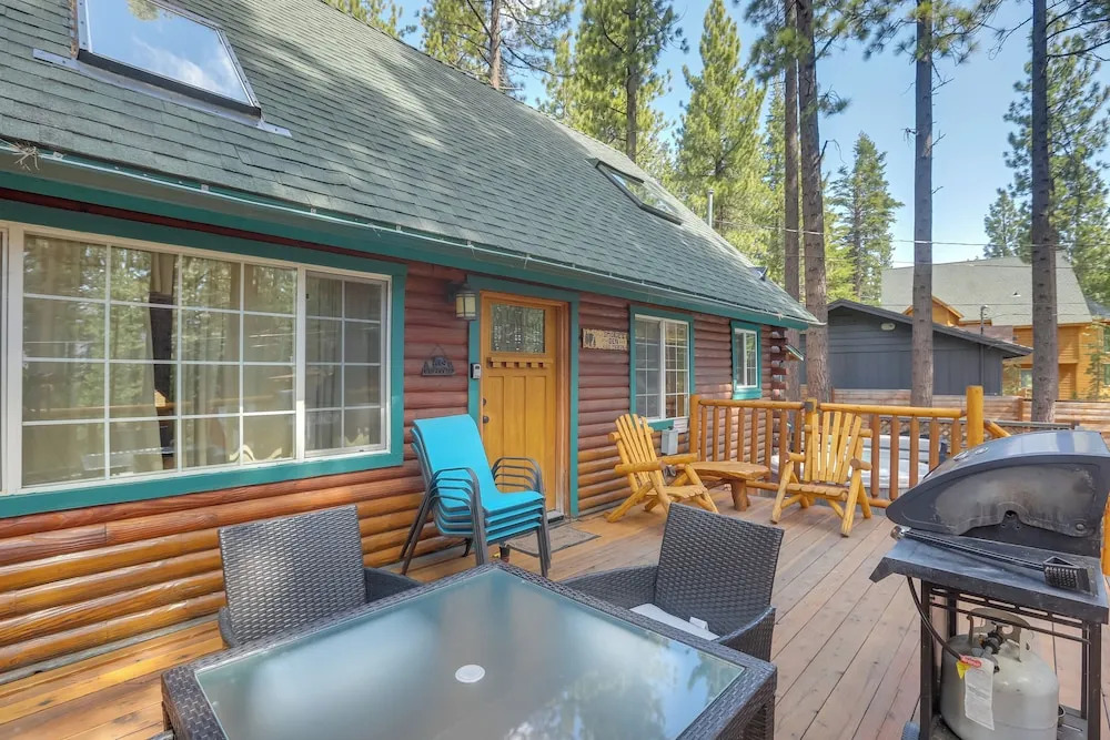 Authentic Log Cabin w/ Hot Tub in South Lake Tahoe
