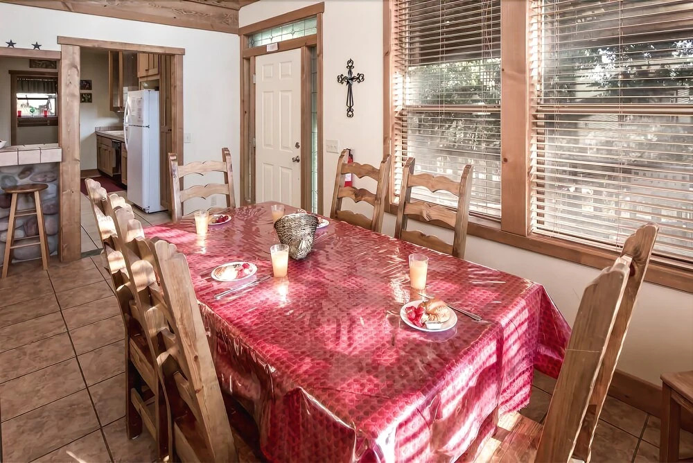Alhambra - Three Bedroom Cabin