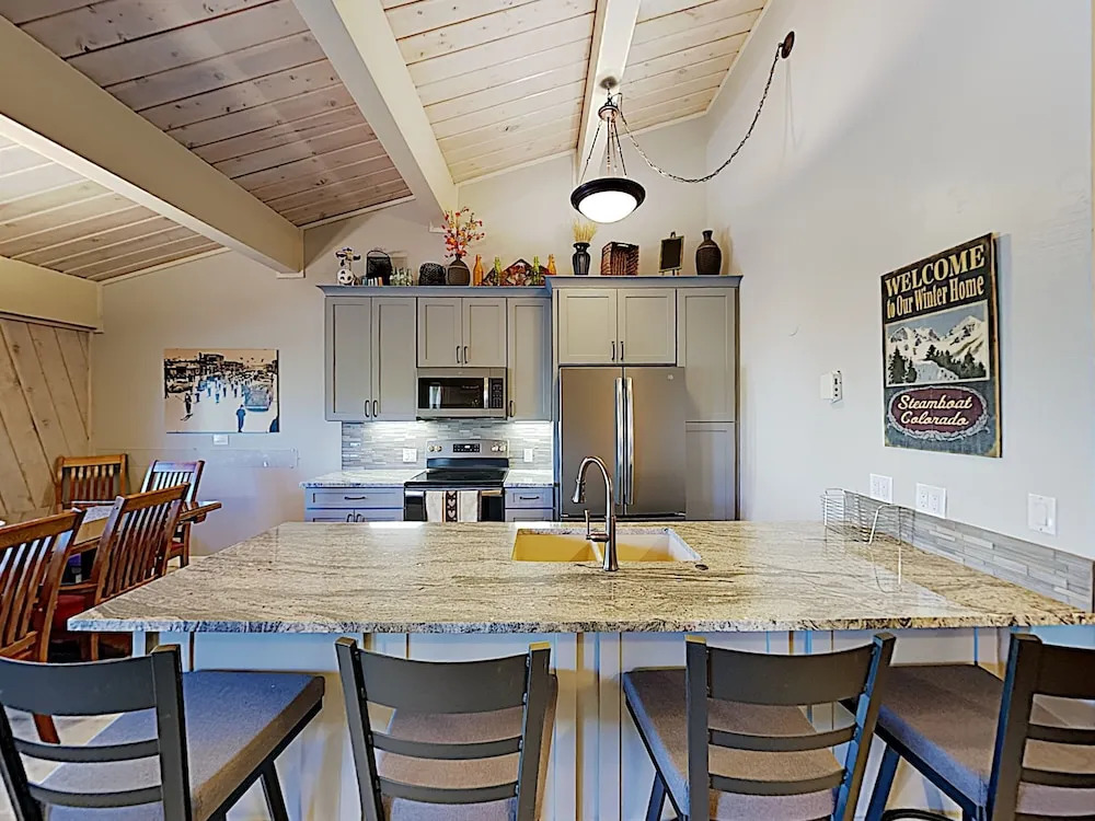 2345 Apres Ski Way House Unit 114 - 4 Br home by RedAwning