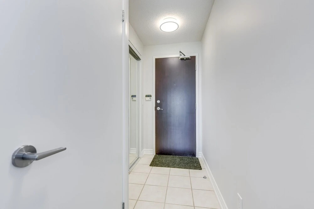 Newly Decorated Condo Great View Parking