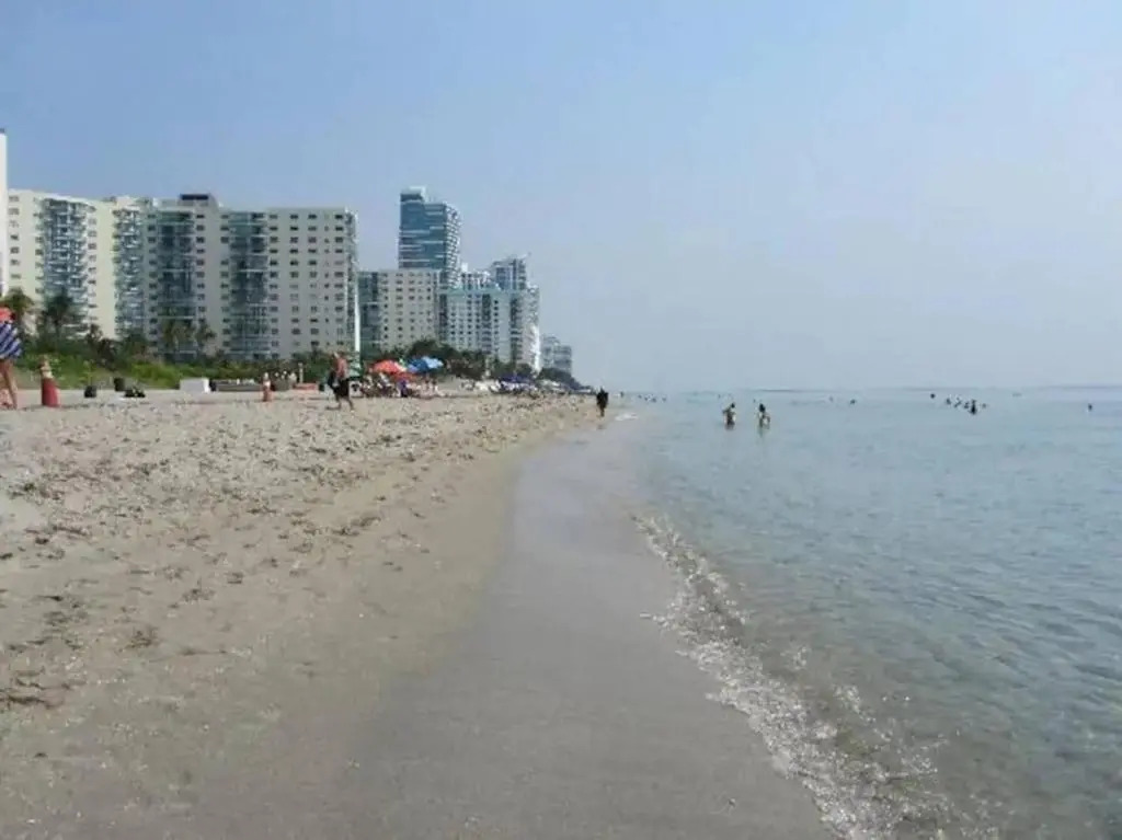 Beautiful Property in Hallandale Beach!!!
