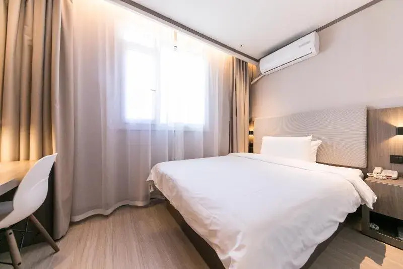 Hanting Hotel (Shanghai Zhongshan Park Metro Stat)