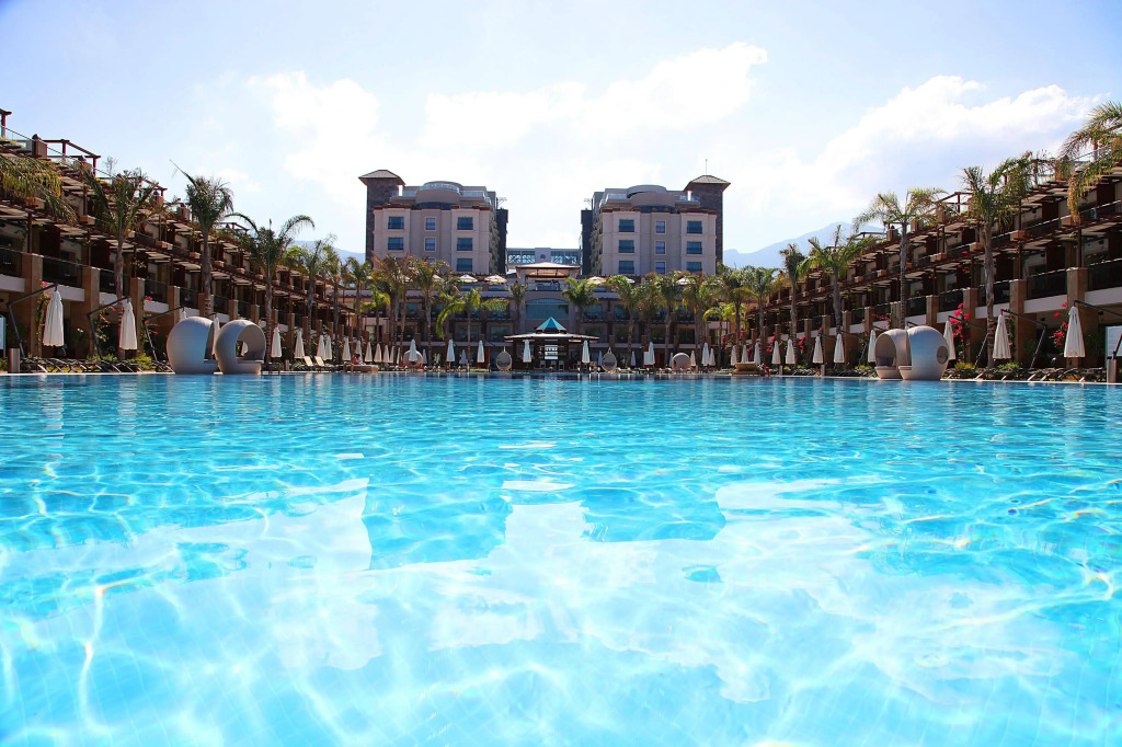 Cratos Premium Hotel Casino & SPA