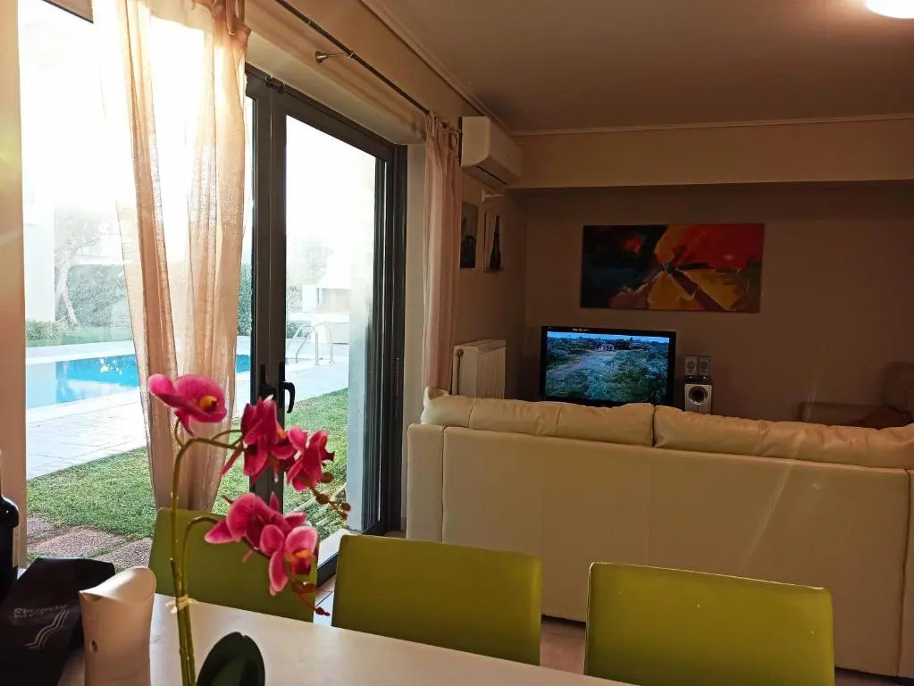 Nikola's 4 season apartment by the sea and airport