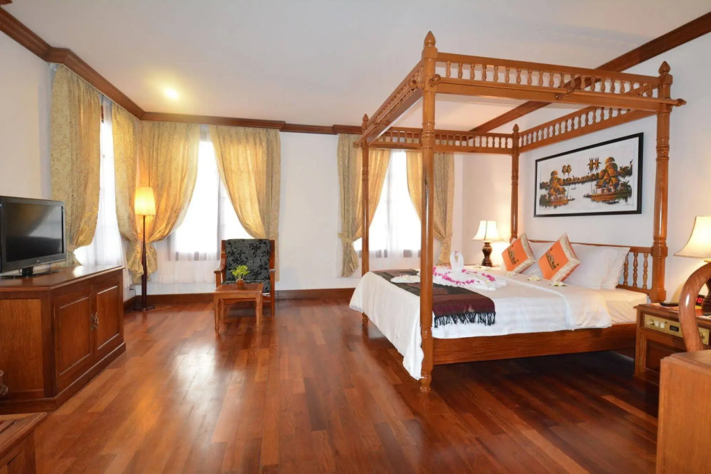Royal Crown Hotel & Spa
