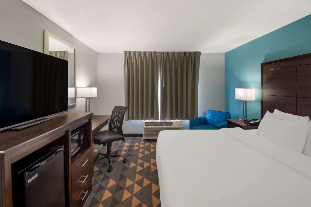 Clarion Pointe Indianapolis Northeast