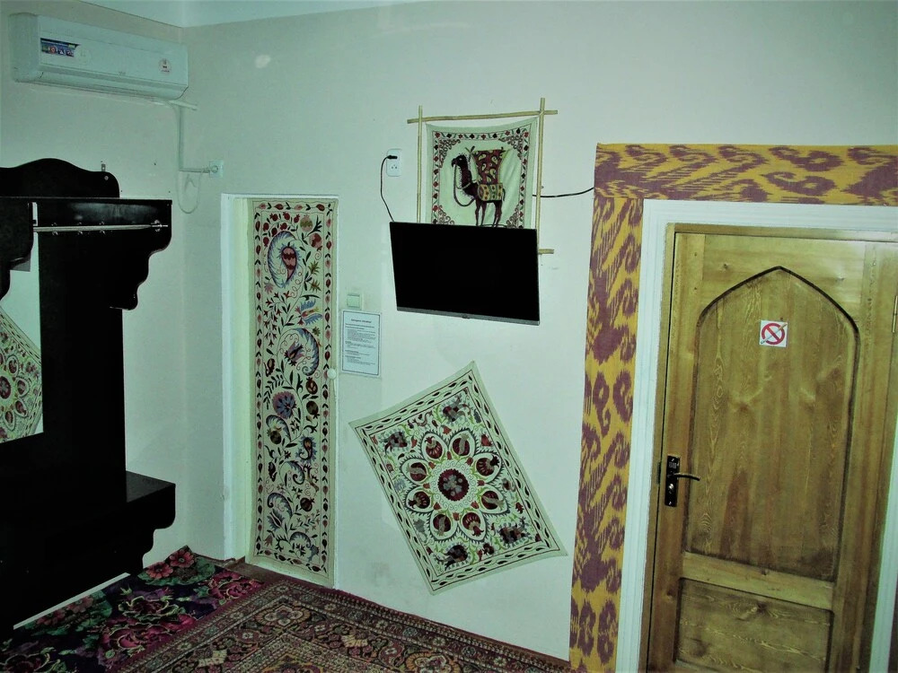 AL-BUKHARI Boutique Hostel