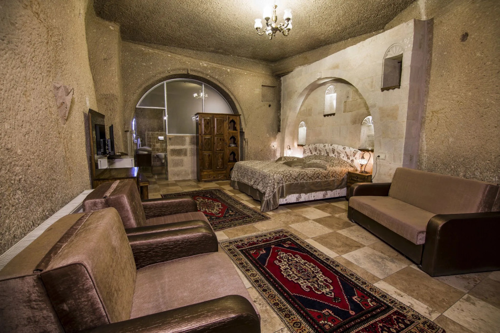 Roma Cave Suite