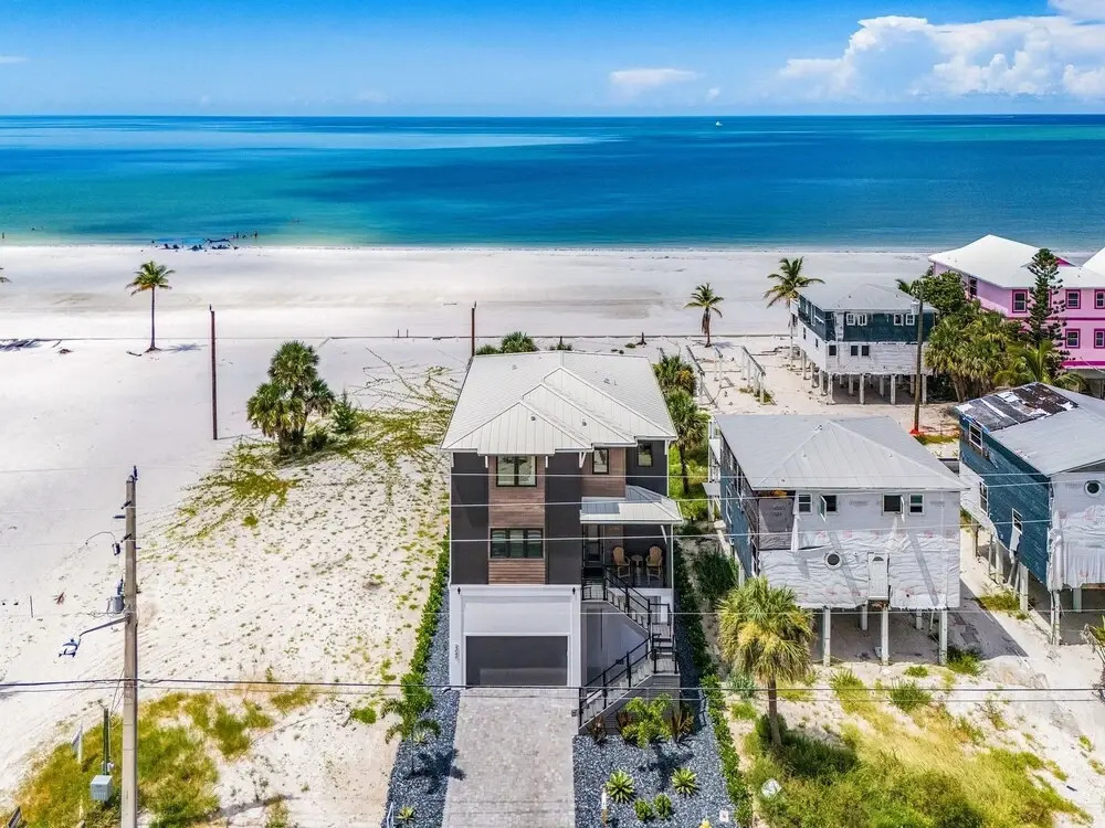 5350 Chasing Sunshine: 5bd/4.5ba Pool Home! 5 Bedroom Home