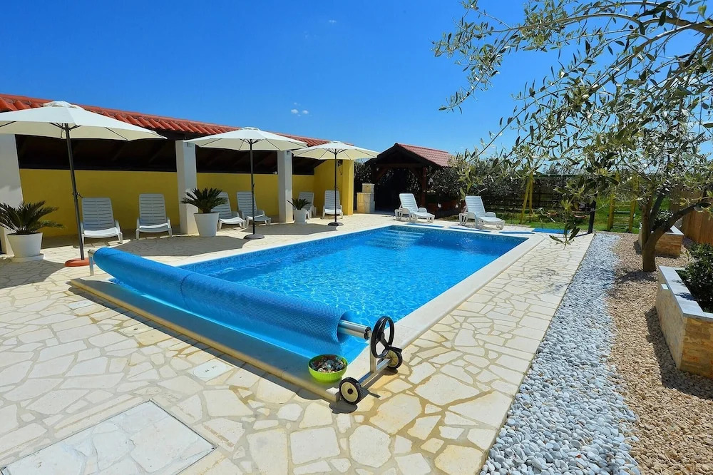 Holiday Apartment Home Simoni With Pool