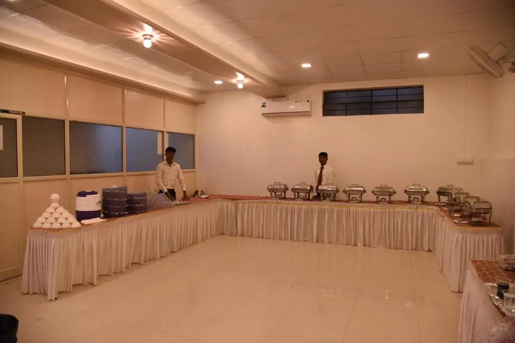 Hotel Gulmohar Pride